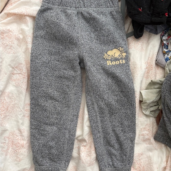 Roots Other - Roots Kids Gray and Gold Sweatpants